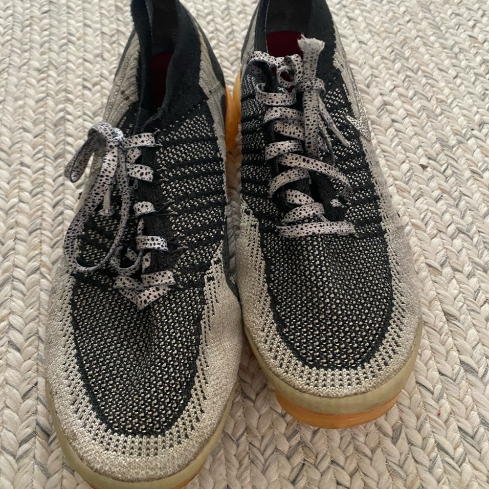 Size 10 Nike vapor max
